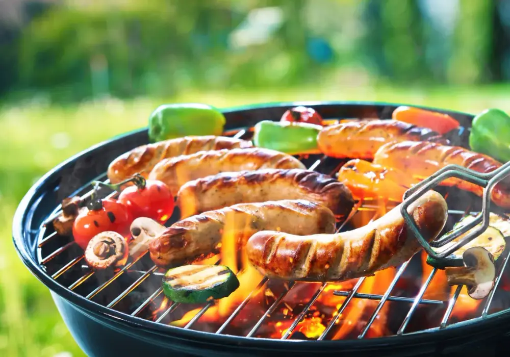 Ile kalorii ma kiełbasa z grilla? Poznaj wartości dla różnych rodzajów