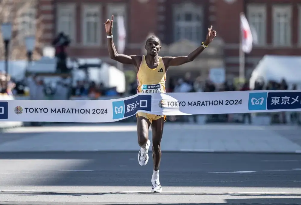 Kiedy maraton w Tokio? Sprawdź datę, trasę i rekordy biegaczy.