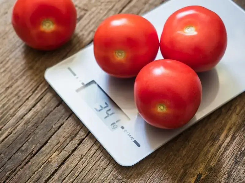 Ile kcal ma pomidor - poznaj prawdziwą wartość kaloryczną tego warzywa
