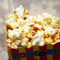 Czy popcorn tuczy? Prawda o wartościach odżywczych i wpływie na wagę