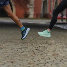 Najlepsze buty do maratonu: kluczowe cechy, modele i opinie biegaczy