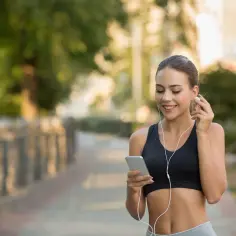 Gdzie trzymać telefon podczas biegania? Praktyczne porady